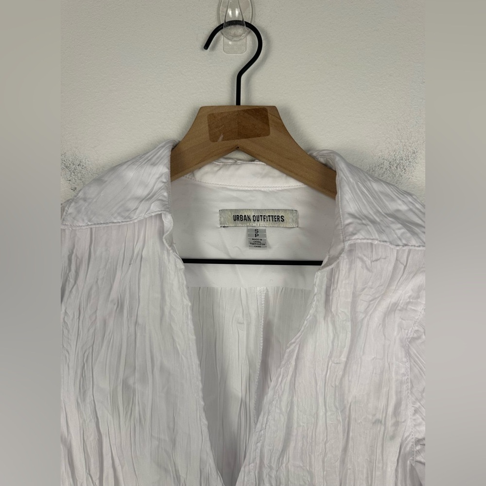 Urban Outfitter White Jordyn Textured Flyaway Shirt Women’s Sz S - Picture 3 of 7